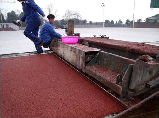 塑膠跑道鋪裝現(xiàn)場